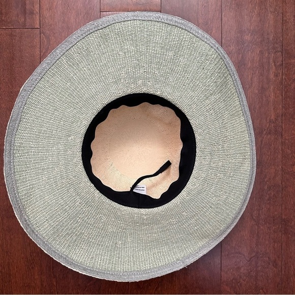 C.C 100% Paper Wide Brim TwoToned Hat, Raffia Flowers on Gray Band Cream & Green - Picture 11 of 12